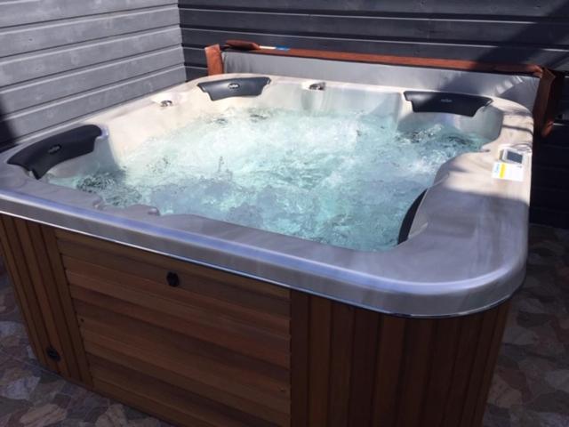 Le Flamboyant Avec Piscine Chauffee 30° Et Jacuzzi Saint-André Exterior foto