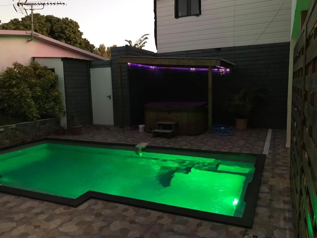 Le Flamboyant Avec Piscine Chauffee 30° Et Jacuzzi Saint-André Exterior foto