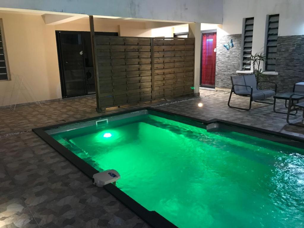 Le Flamboyant Avec Piscine Chauffee 30° Et Jacuzzi Saint-André Exterior foto